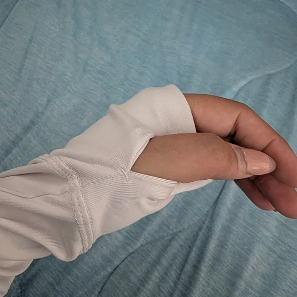 Roxy White Long Sleeve rash Guard - Picture 4 of 4